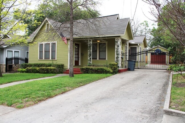 Photo - QUINTESSENTIAL ALAMO HEIGHTS COTTAGE