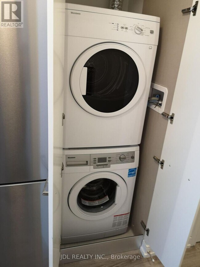 Photo - 28 Wellesley St E Unit 2805