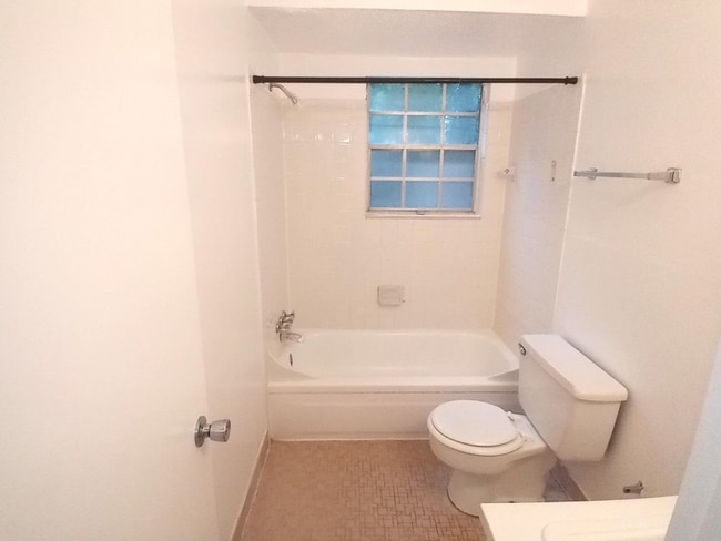 Photo - 465 Medlock Rd