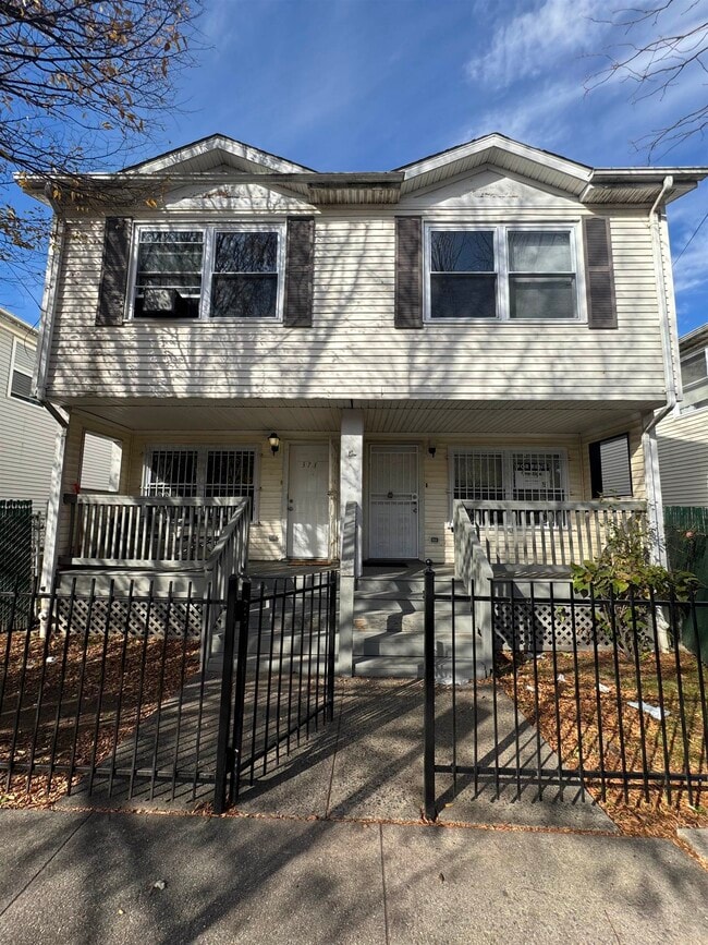 Building Photo - 375 WHITON St