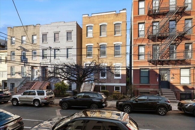 Building Photo - 308 2nd St Unit 2