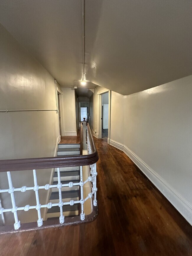 2 Bed 1 Bath very close to UWEC available June 1st.