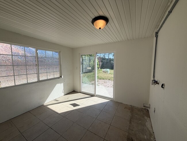 Photo - 720 Badgley Dr