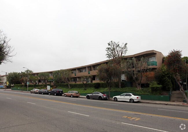 Photo - Encino Plaza Apartments