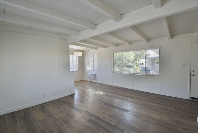 Photo - 6125 Whitsett Ave Unidad 07