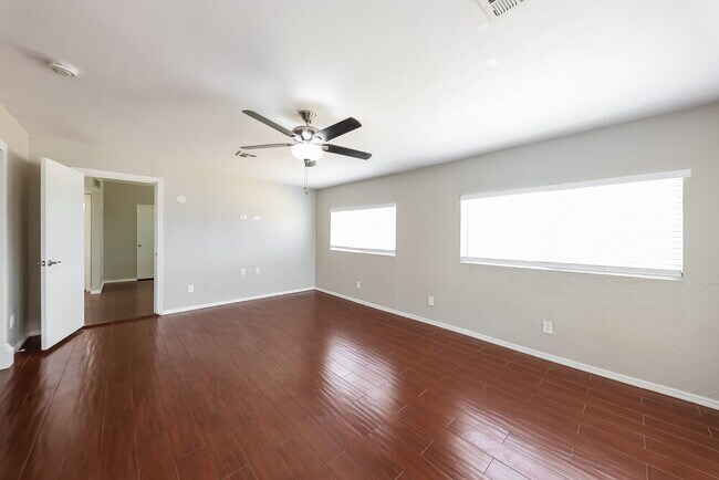 Photo - 601 W Wescott Dr