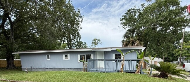 Building Photo - 1646 Cocoanut Rd Rental