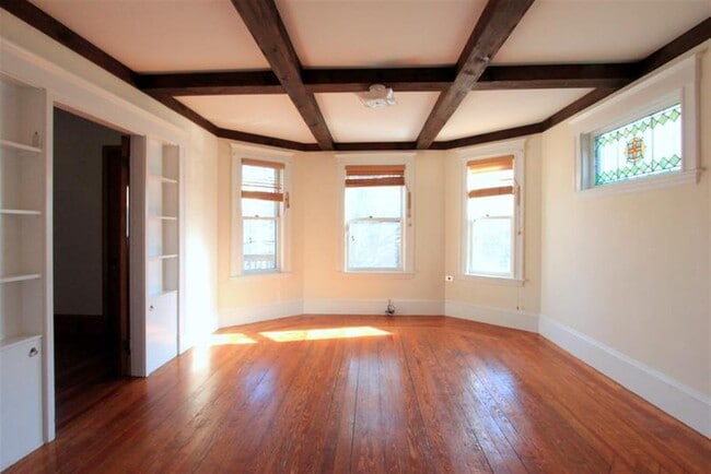 Building Photo - 92 Rogers Ave Unit 2