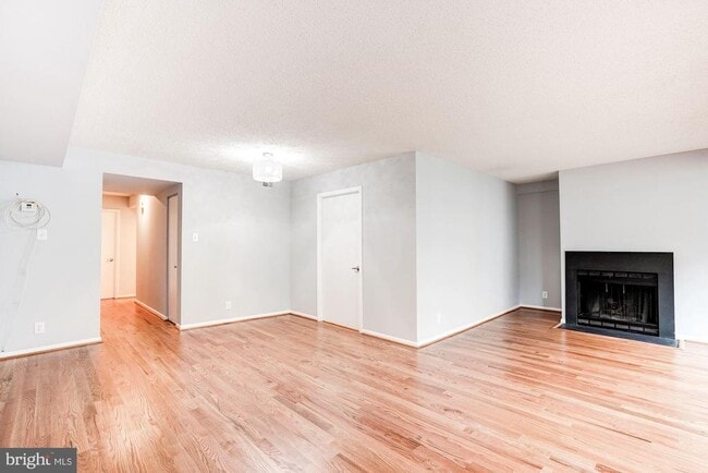 Building Photo - 1140 23rd St NW Unit 806