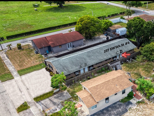 237 SW 5th St Unit 4D