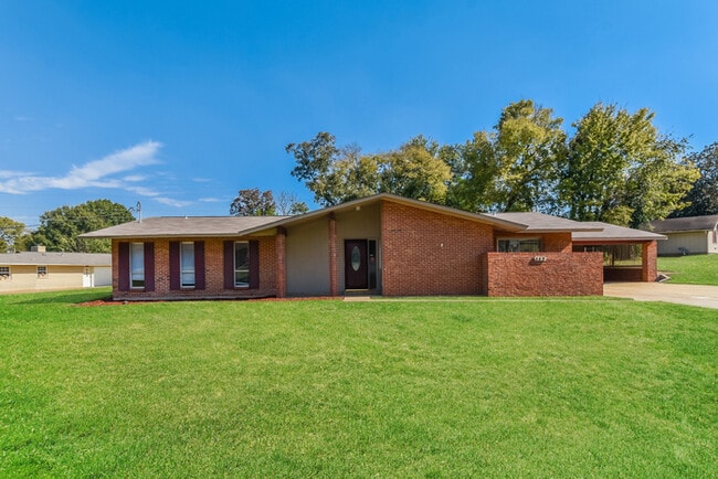 Building Photo - 463 Larkwood Dr