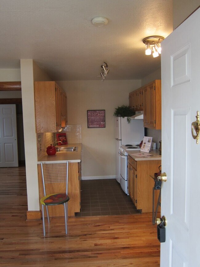 Sunny, Cozy 1 Bedroom Condo Available fo... Unit 1 Condo for Rent