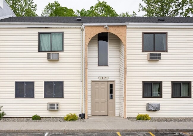 Building Photo - 19 Scarborough Ln Unit A