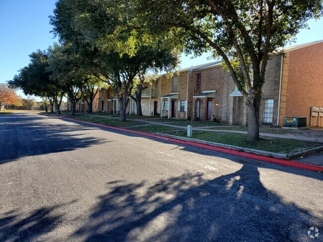 Building Photo - River Oaks Apartments