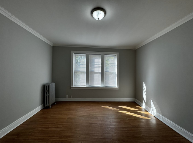 Living Room - 1507 W Schreiber Ave Apartments