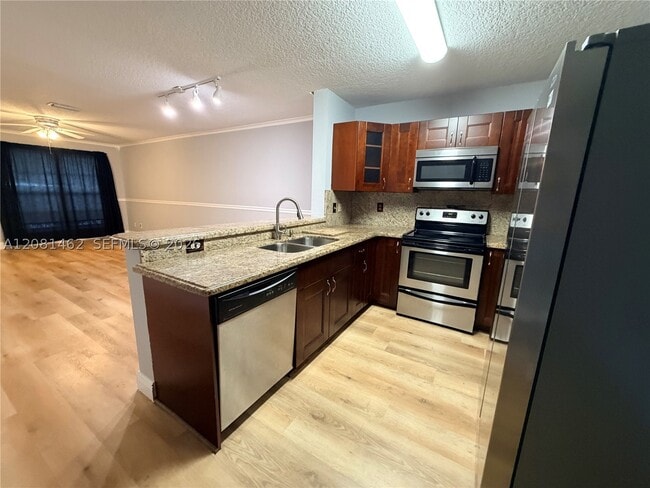 Photo - 2908 Edgehill Ln