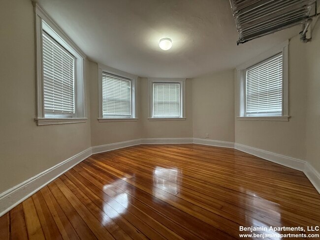 Photo - 7 Mount Hood Rd Unit B