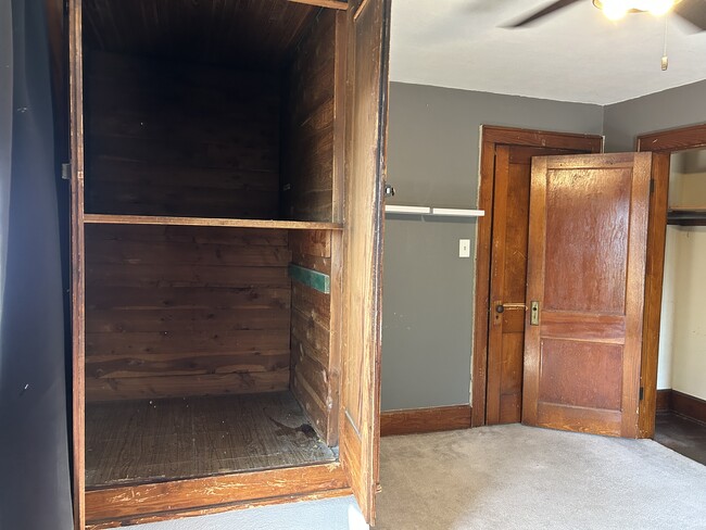 Building Photo - 317 N High St Rental