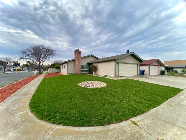 Building Photo - Beautifully Remodeled 3-Bedroom Home for Rent! - Northgate Neighborhood of Fremont!