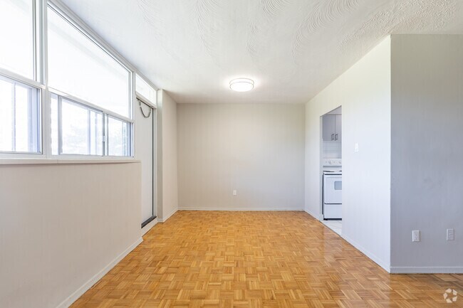 3BR, 2BA - 1098SF - Dining Room