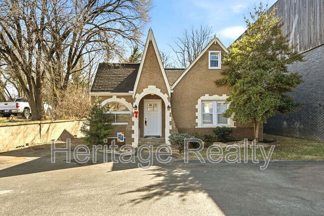 Building Photo - 3820 Sutherland Ave