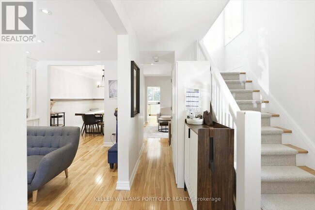 Photo - 222 Hillsdale Ave E
