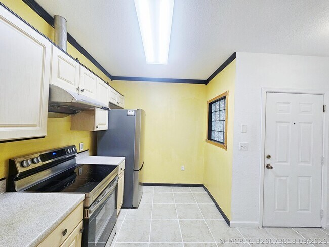1157 Golden Lakes Blvd Unidad 621