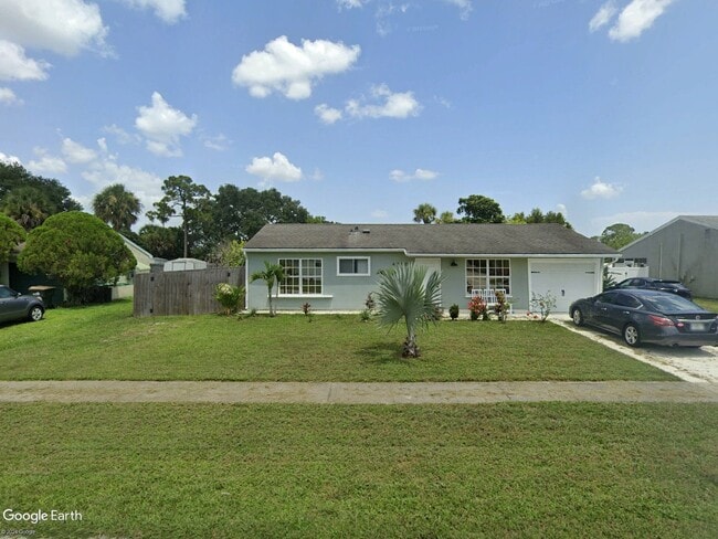 Building Photo - "Charming 2-Bed, 2-Bath North Port Retreat" Rental