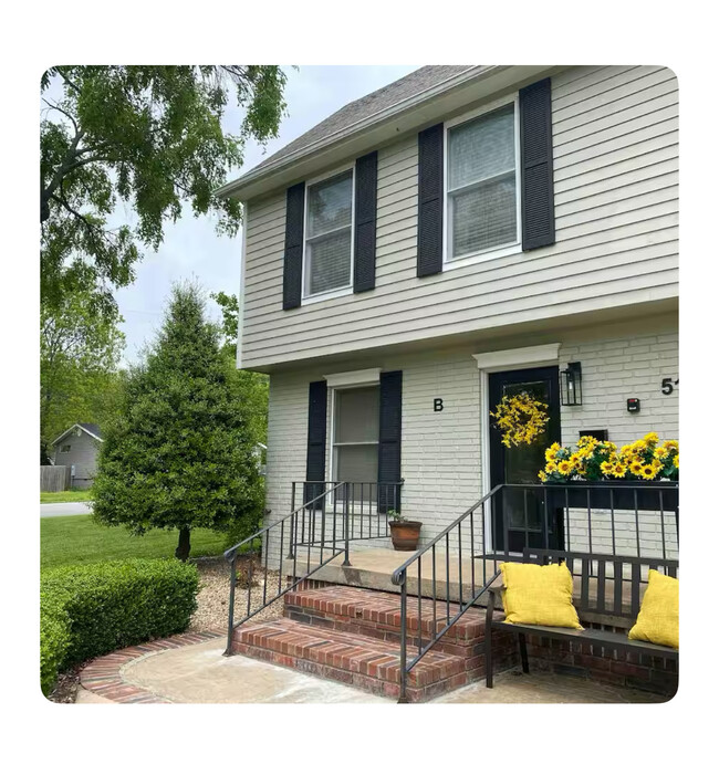 Front entrance - 510 NW D St Townhome