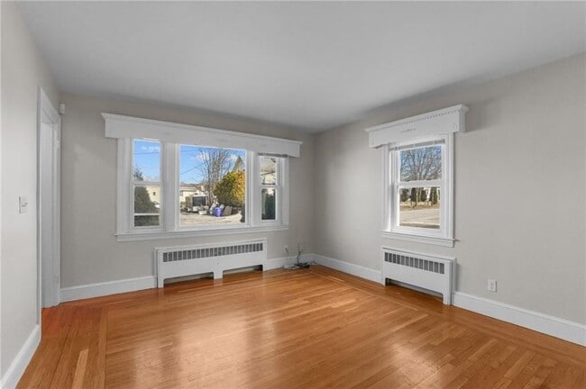 Photo - 196 Wardlaw Ave