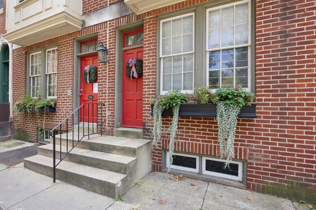 Photo - 336 Lombard St