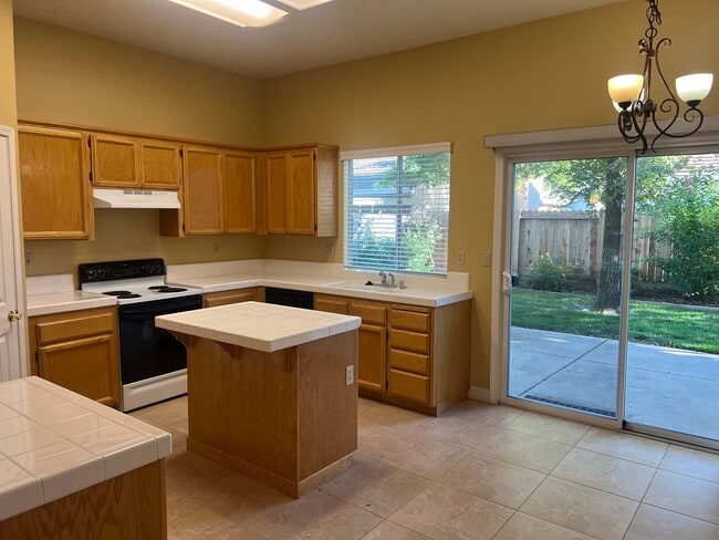 Photo - 3 Bedroom Charmer in West Roseville!