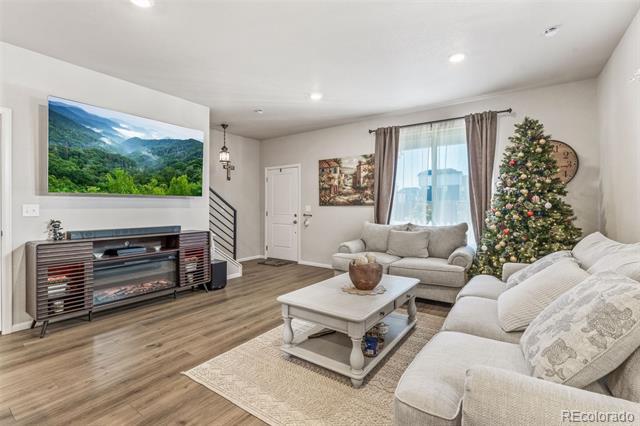 Photo - 5784 Dakan Lp