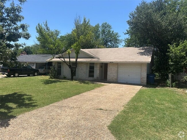 Building Photo - 8510 Woodstone Dr Rental