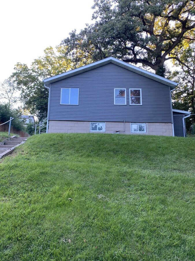 Photo - Beautifully Renovated 4-Bedroom Home Near ...