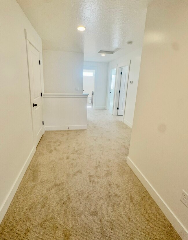 5706 S Weehawken Ln