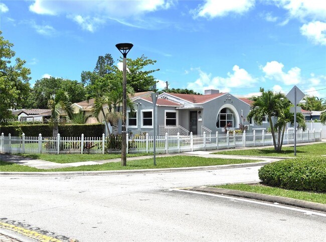 Photo - 470 SW 25th Rd