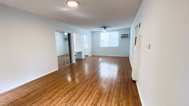 Photo - 7351 Variel Ave