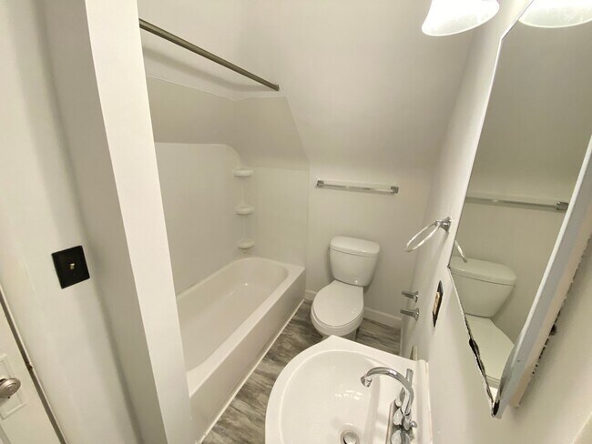 Photo - 329 W 8th Ave Unit 3