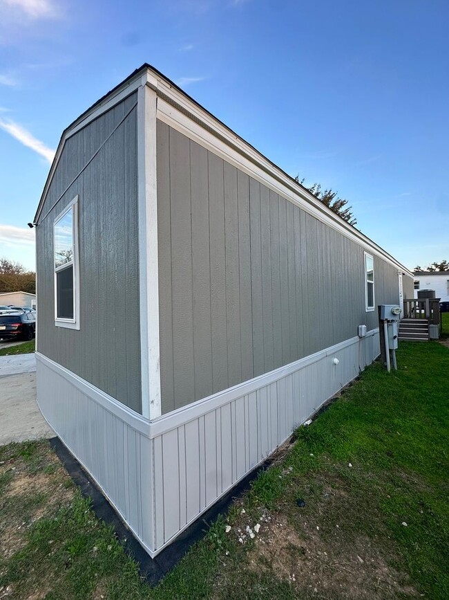 Building Photo - 2800 Fort Worth Dr