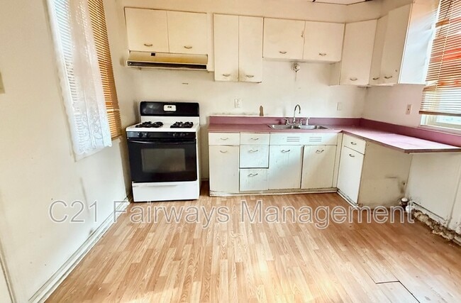 Photo - 726 Waddell Ave