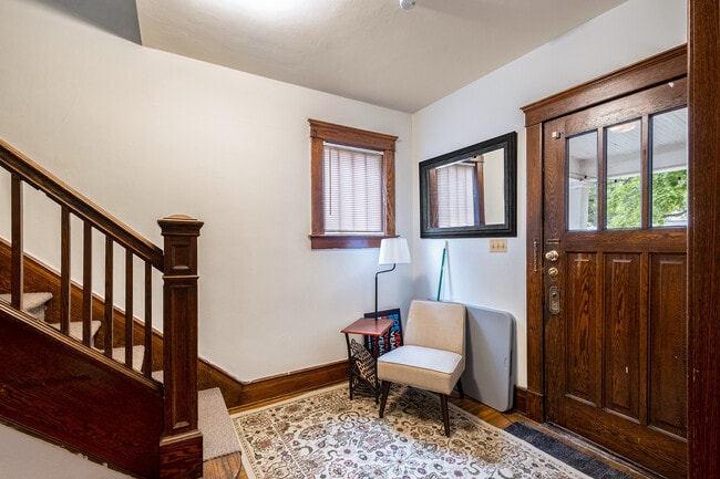 Building Photo - 1117 S Forest Ave