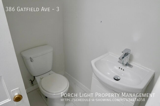 Photo - Renovated 1 Bedroom Loft - Lots of Natural Light - Brand New Upgrades Unit 3