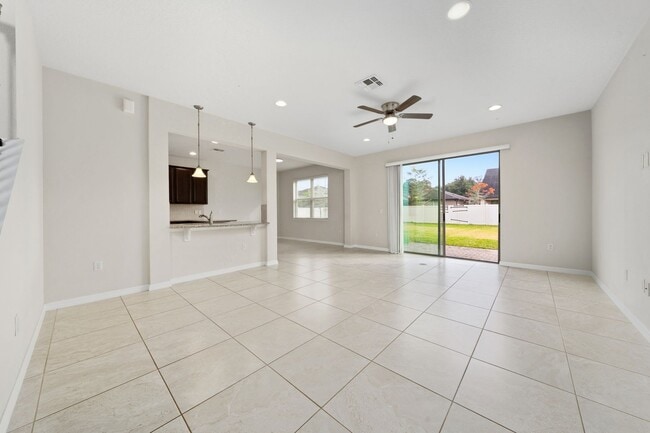 Photo - Beautiful Single-Family Home for Rent in Reserve at Legacy Park.Casselberry.