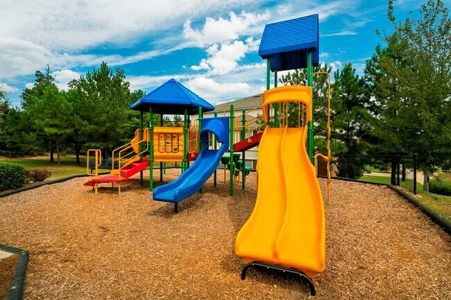 Photo - Somerset Club Apartments