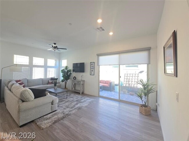 Photo - 905 Belleforte Ln