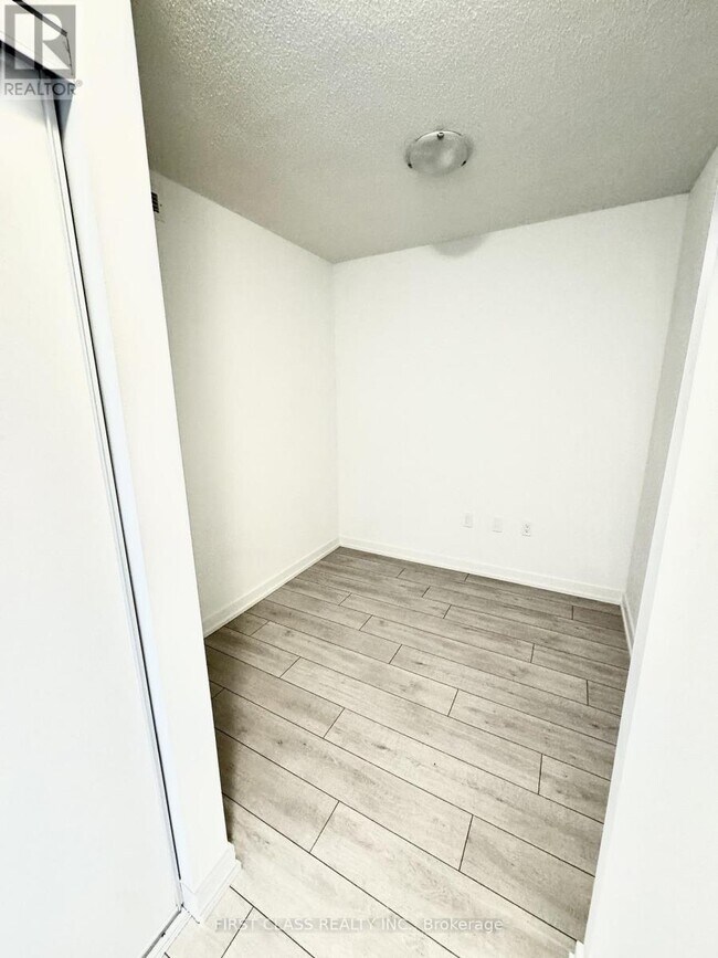 Photo - 556 Marlee Ave Unité 718