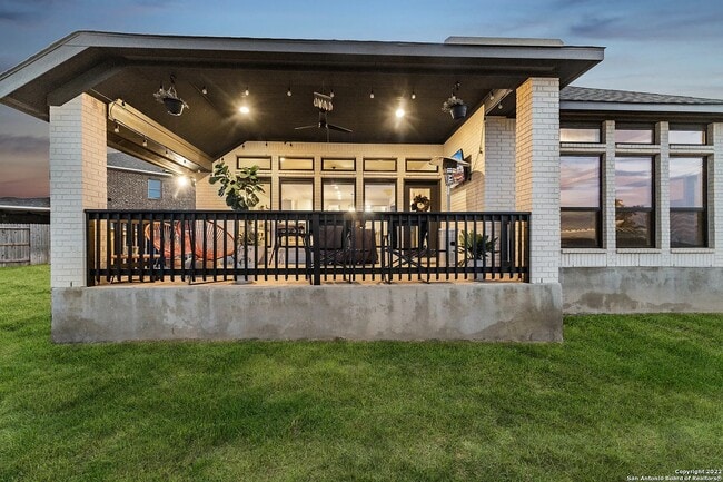 Photo - 406 Juana Wy