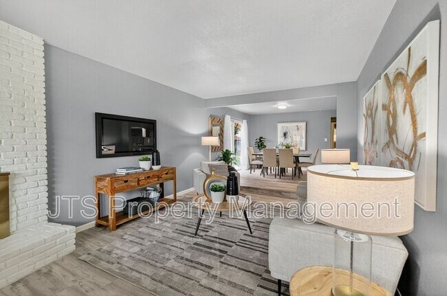 Photo - 728 Clipper Way