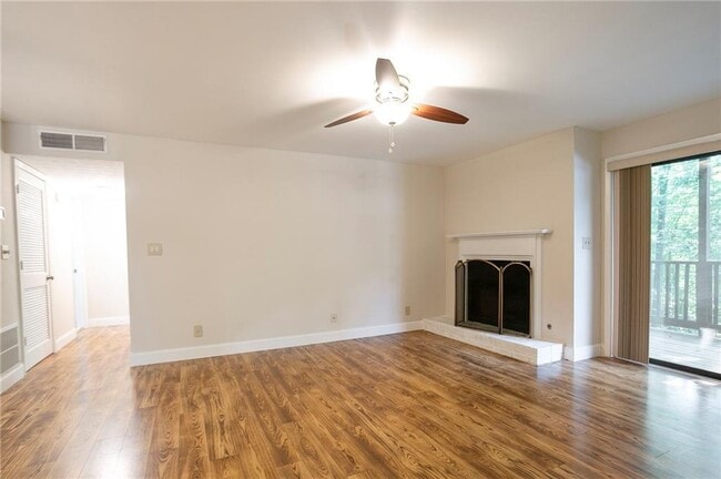 Photo - 408 River Run Dr